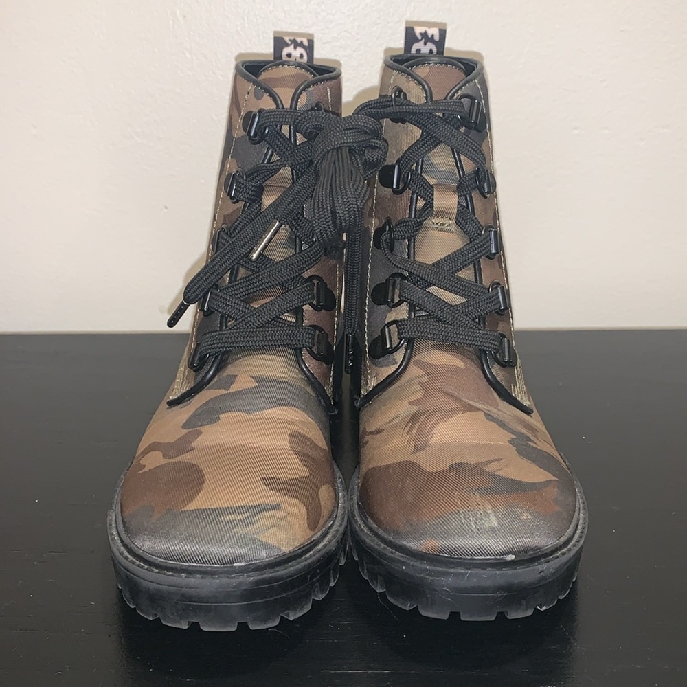 Kendall‎ & Kylie Camo Combat Boots.    Size 6-6.5.
